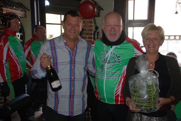 Hoofdsponsor WTC Jong en Oud Burst Caf Het Schuurken